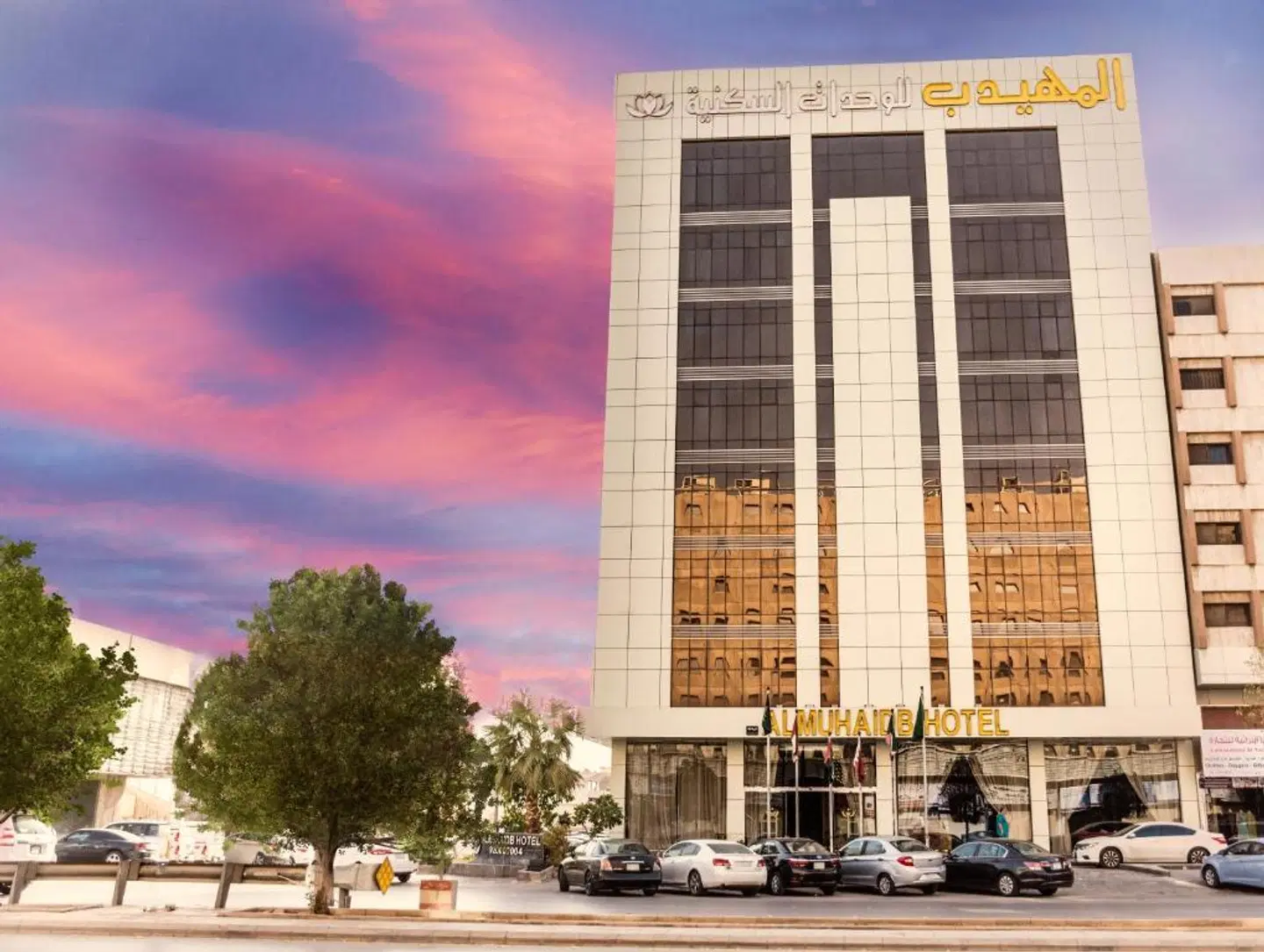 Almuhaidb Faisaliah Hotel Suites EXTERIOR