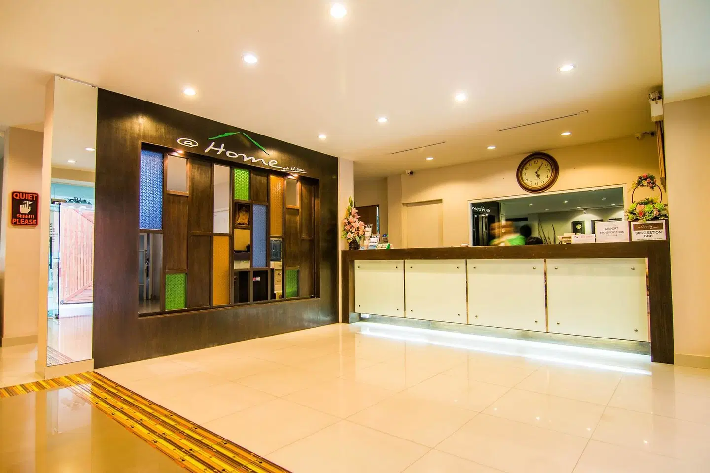 At Home at Udon LOUNGE_LOBBY