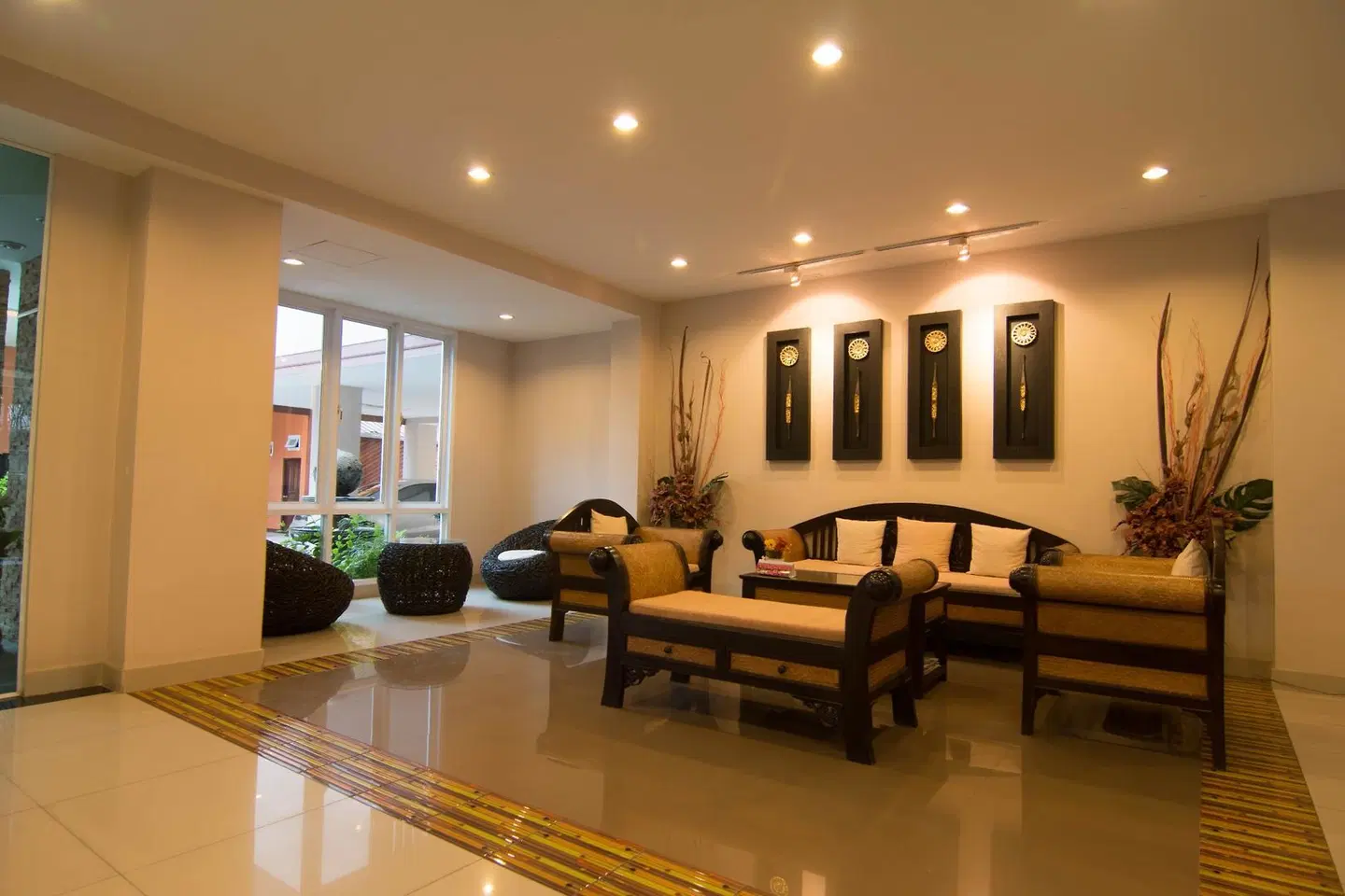 At Home at Udon LOUNGE_LOBBY