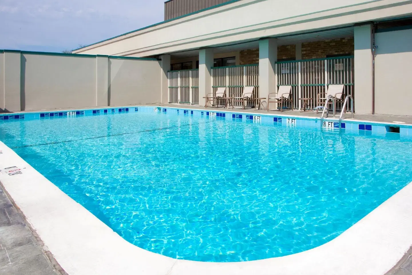 Holiday Inn Express Washington DC SW - Springfield by IHG OUTDOOR_POOL