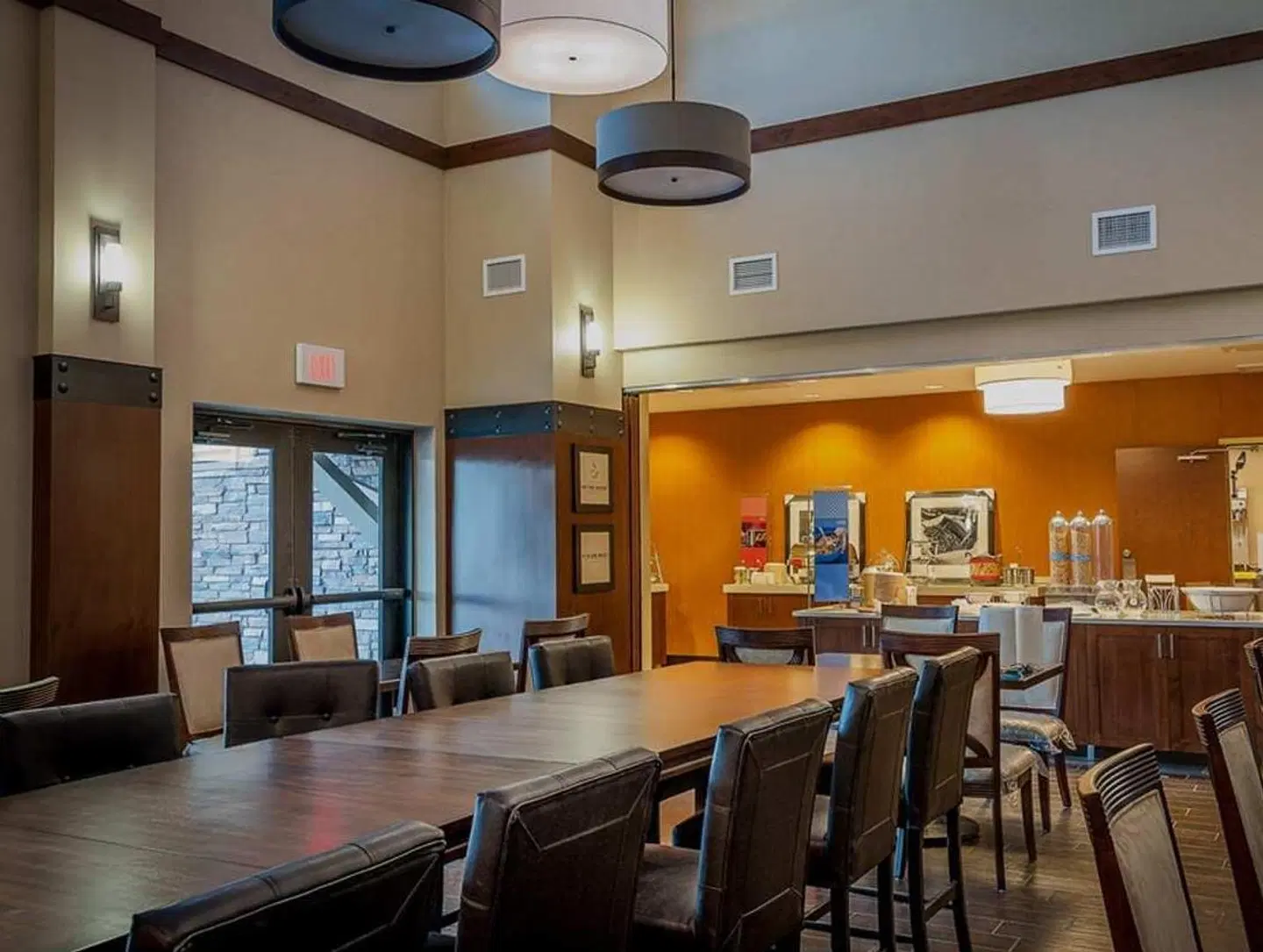 Hampton Inn & Suites Boulder-North Bar