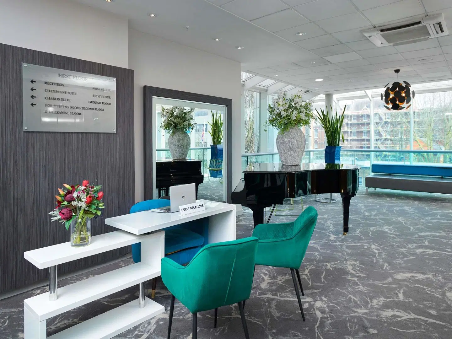 Novotel London West Bar