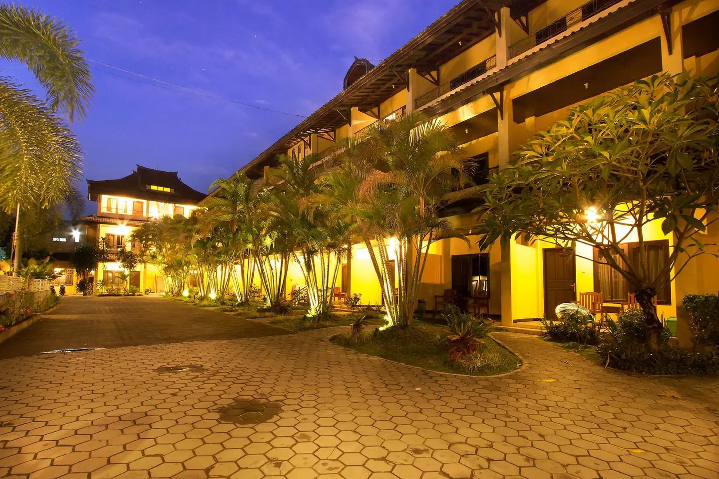 Puri Senggigi Hotel EXTERIOR