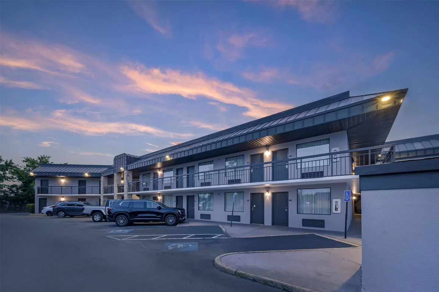 Best Western Center Inn EXTERIOR
