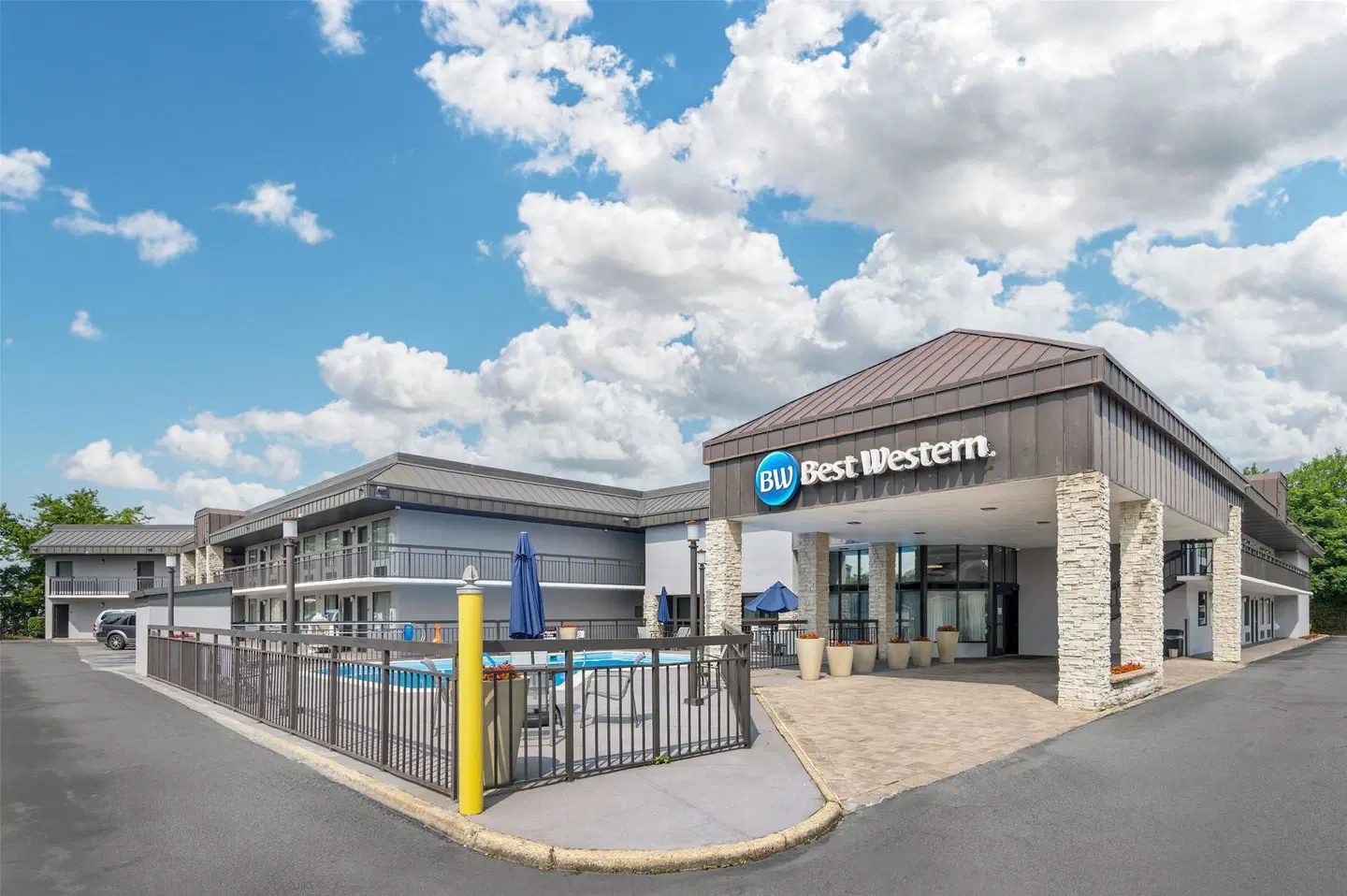 Best Western Center Inn EXTERIOR
