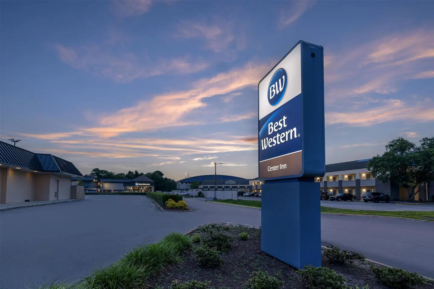 Best Western Center Inn EXTERIOR