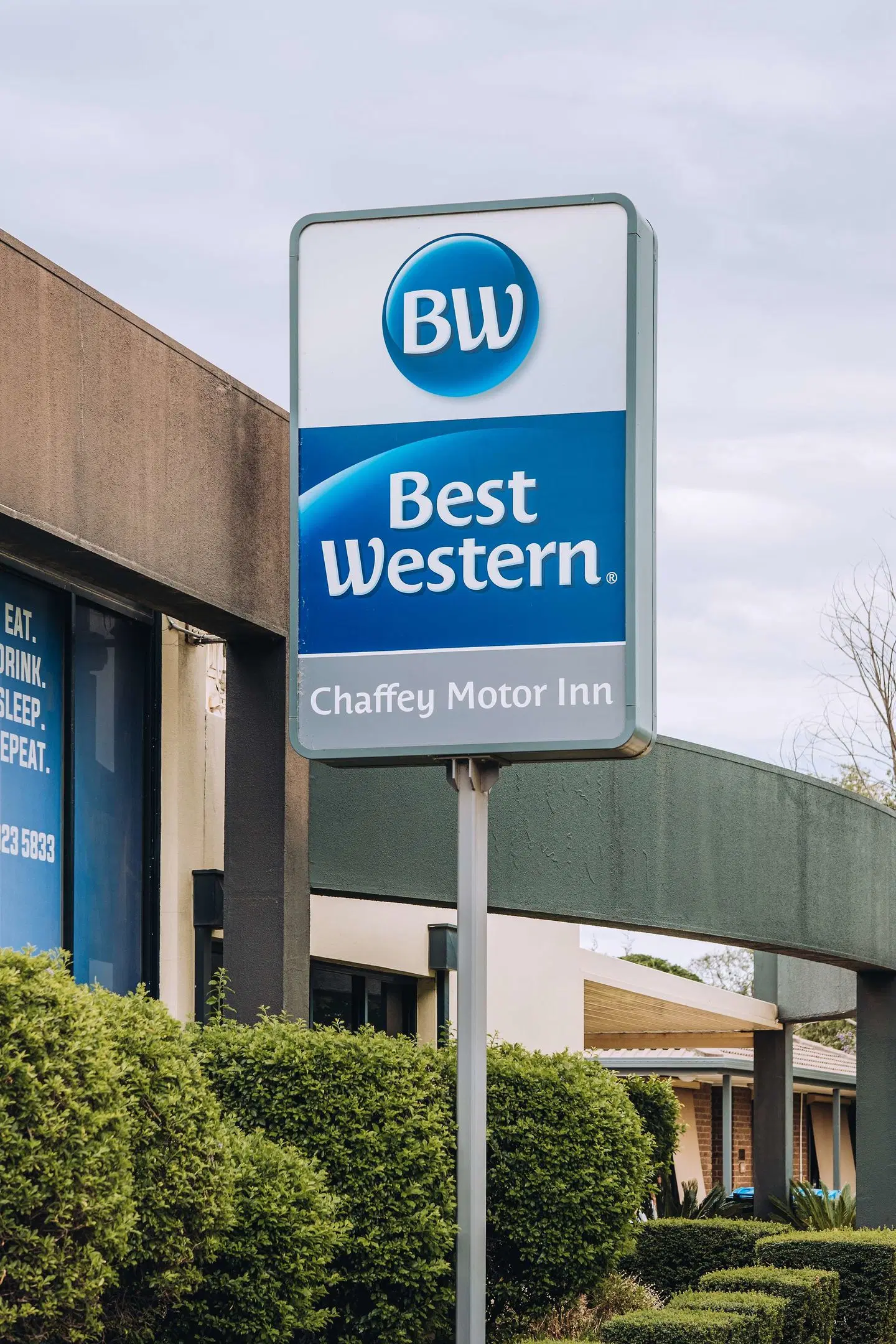 Best Western Chaffey International Motor Inn EXTERIOR