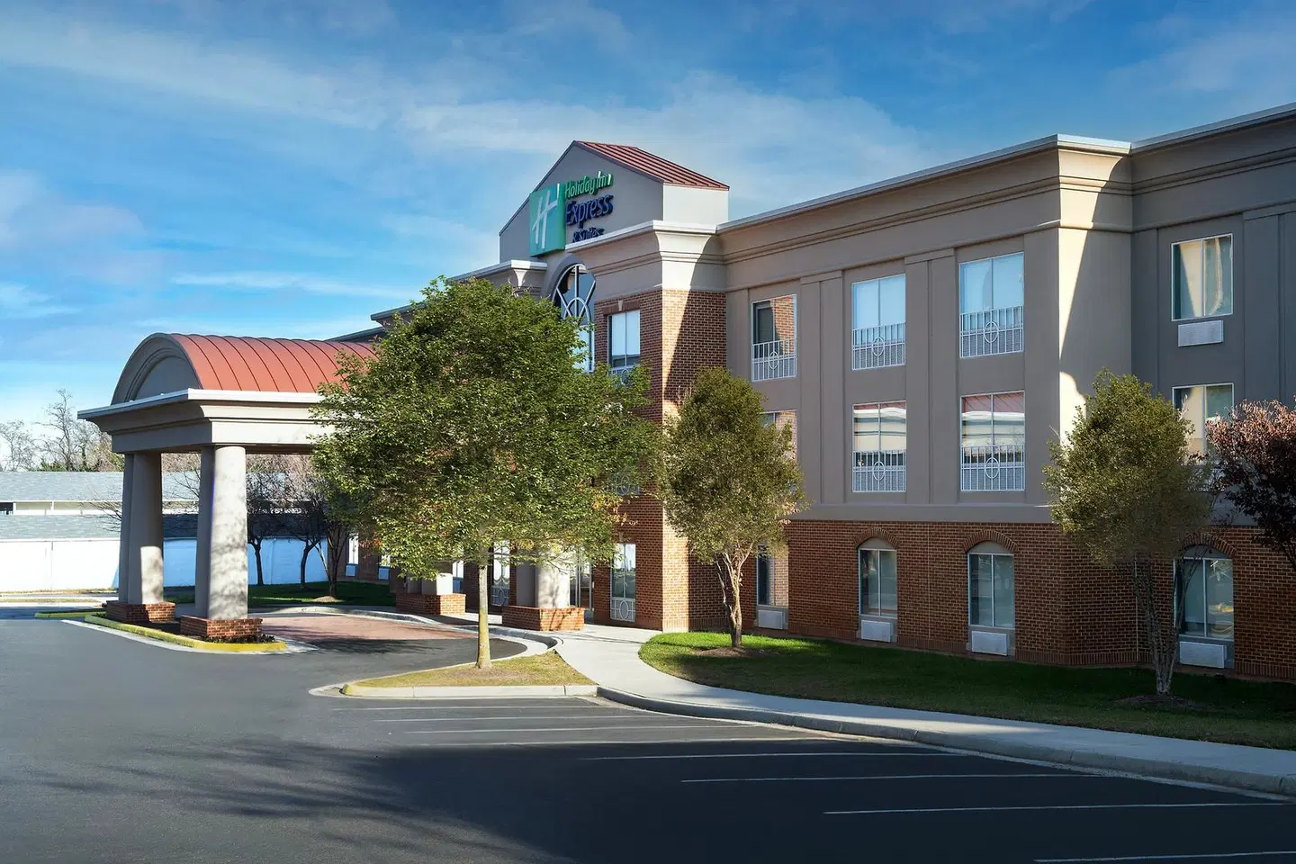 Holiday Inn Express & Suites Alexandria - Fort Belvoir by IHG EXTERIOR