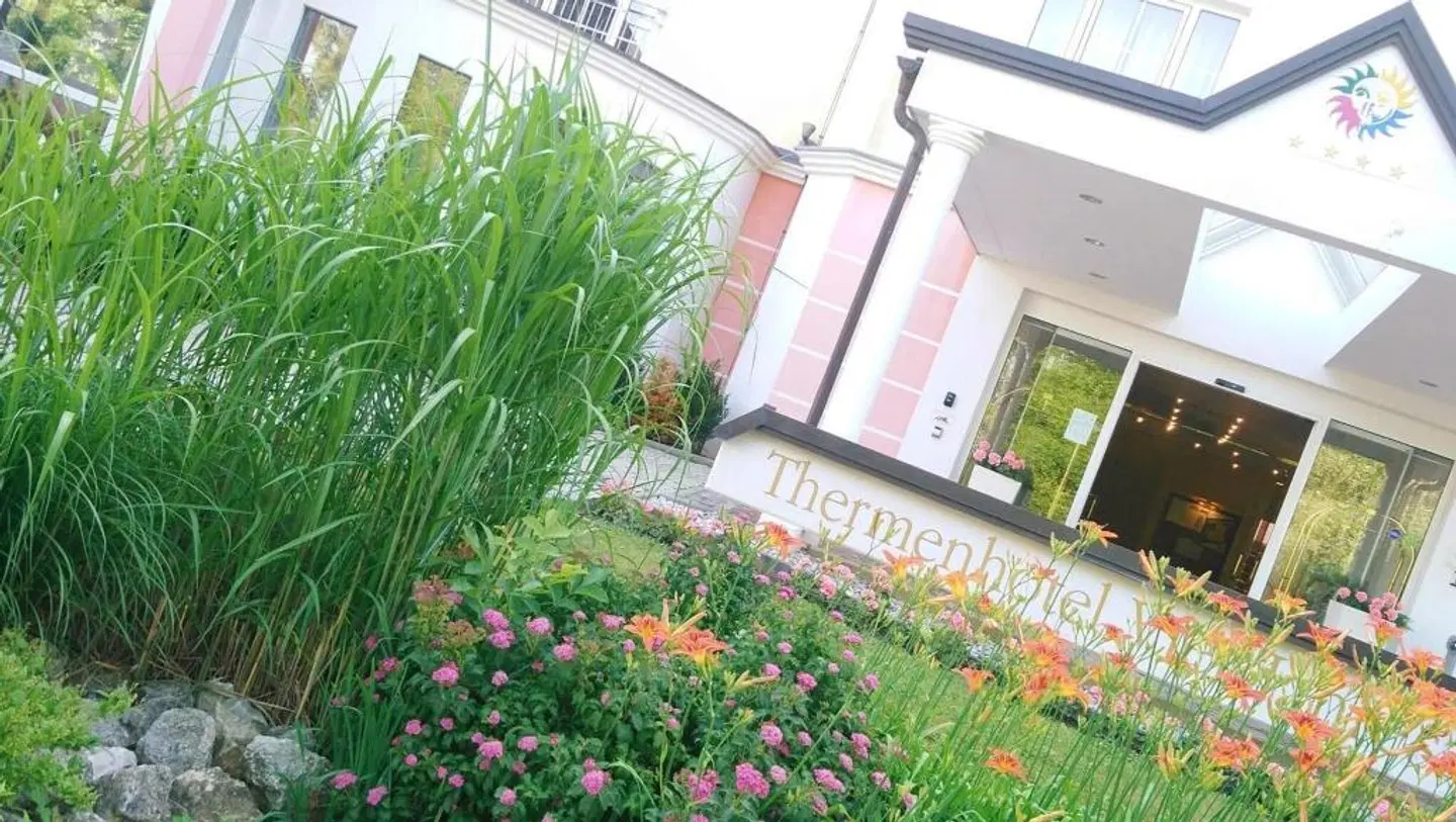 Thermenhotel 4 Jahreszeiten EXTERIOR