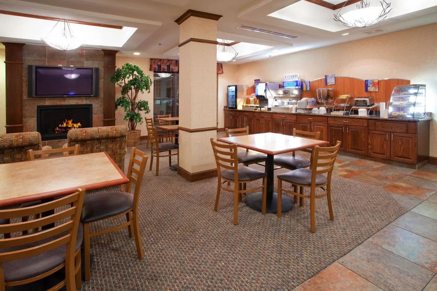 Holiday Inn Express & Suites Salt Lake City-Airport East by IHG Bar
