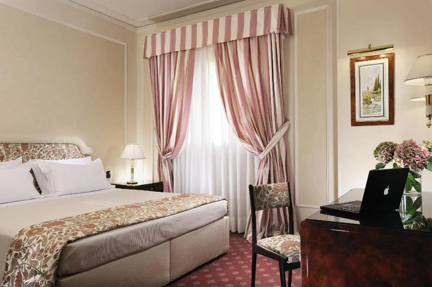 De La Ville ROOM_EXAMPLE