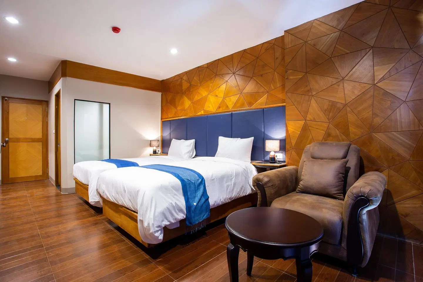 Vince Sakon ROOM_EXAMPLE