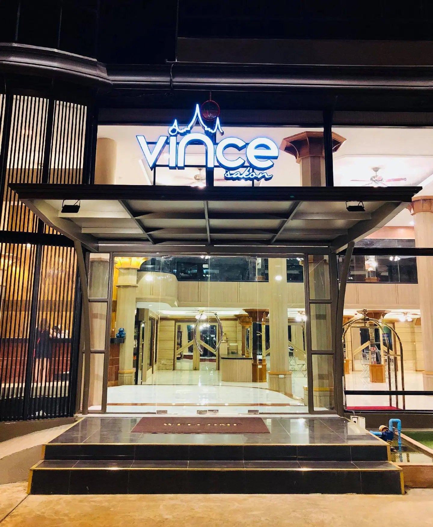 Vince Sakon LOUNGE_LOBBY
