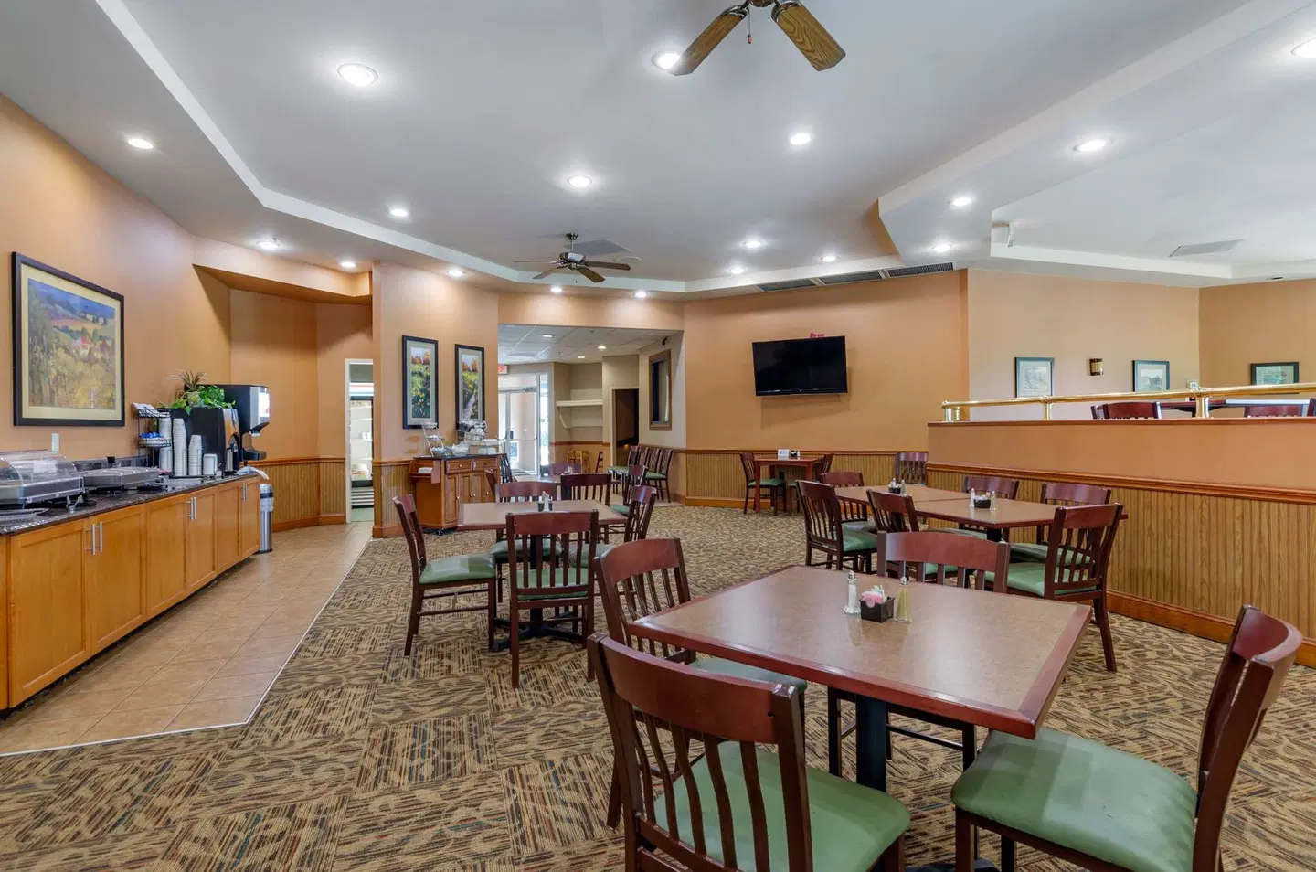 Best Western Plus at Hunt Ridge Bar