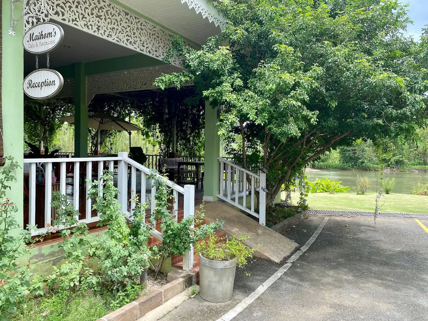 Ruen Maihom Riverside Cottage GARDEN