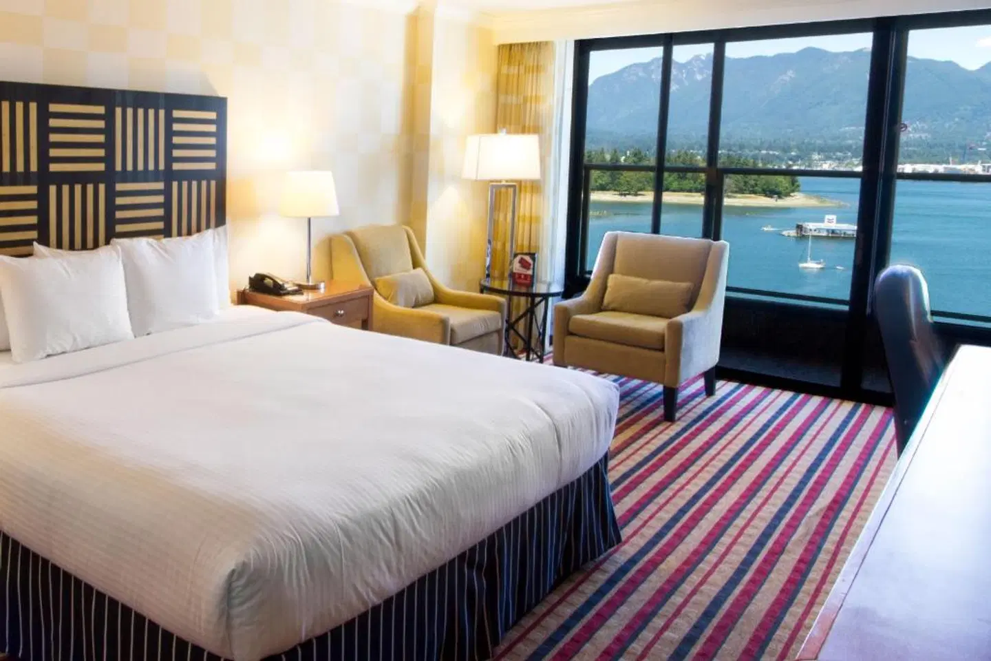 Pinnacle Hotel Vancouver Harbourfront ROOM_EXAMPLE