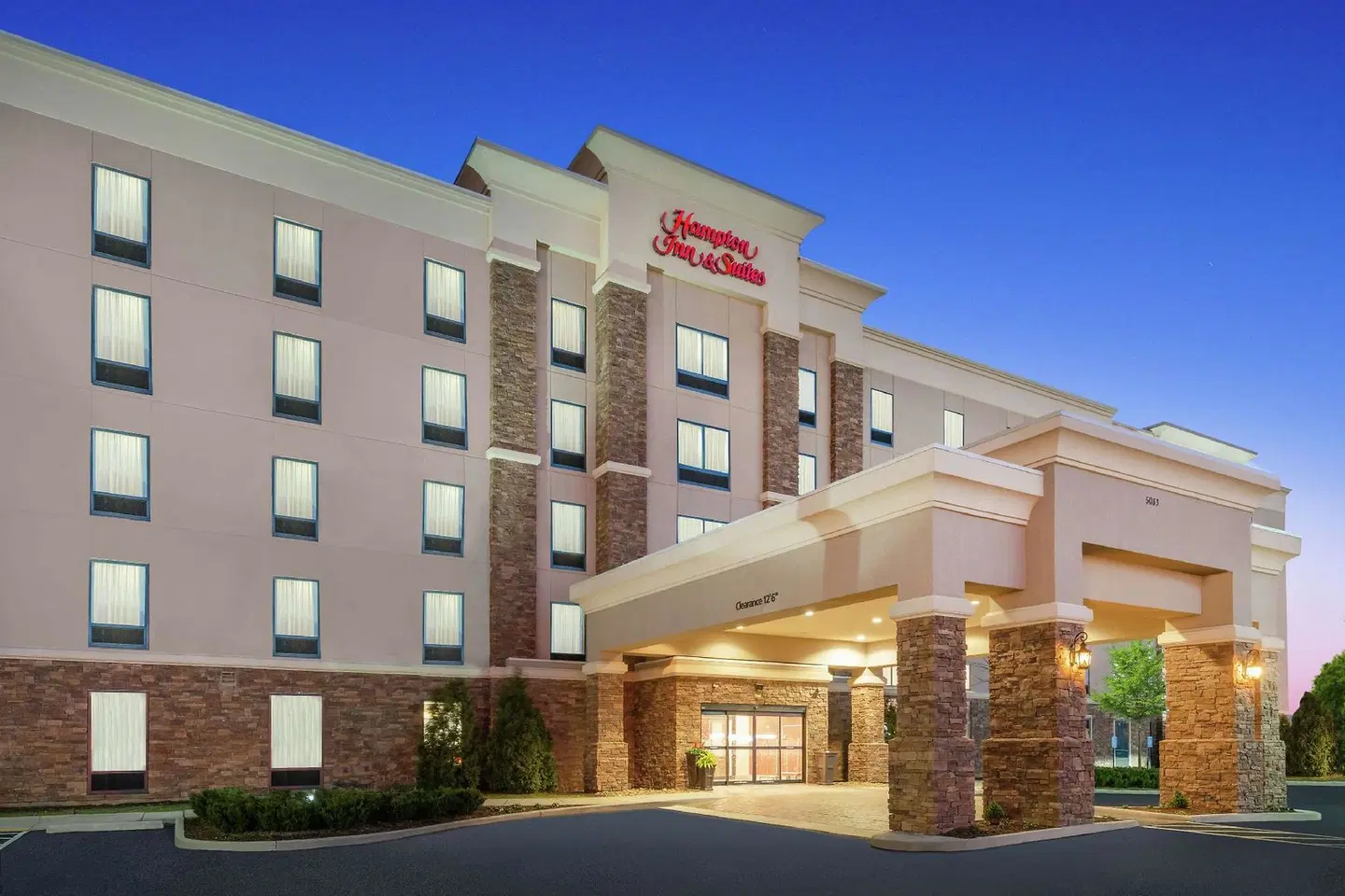 Hampton Inn & Suites Roanoke Airport EXTERIOR