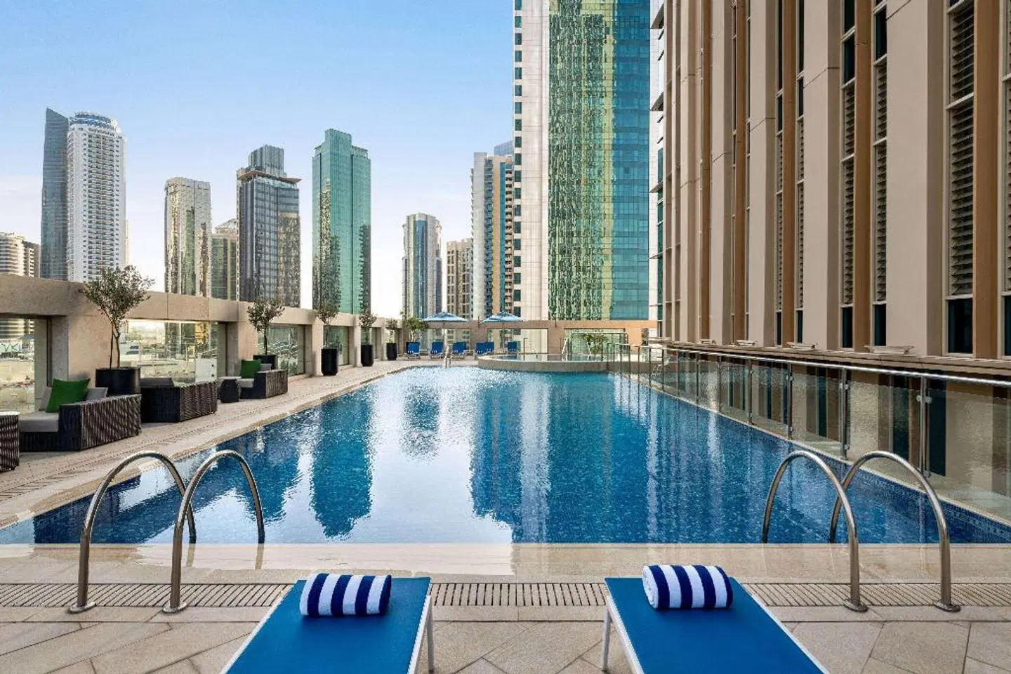 Wyndham Grand Doha West Bay Beach OUTDOOR_POOL