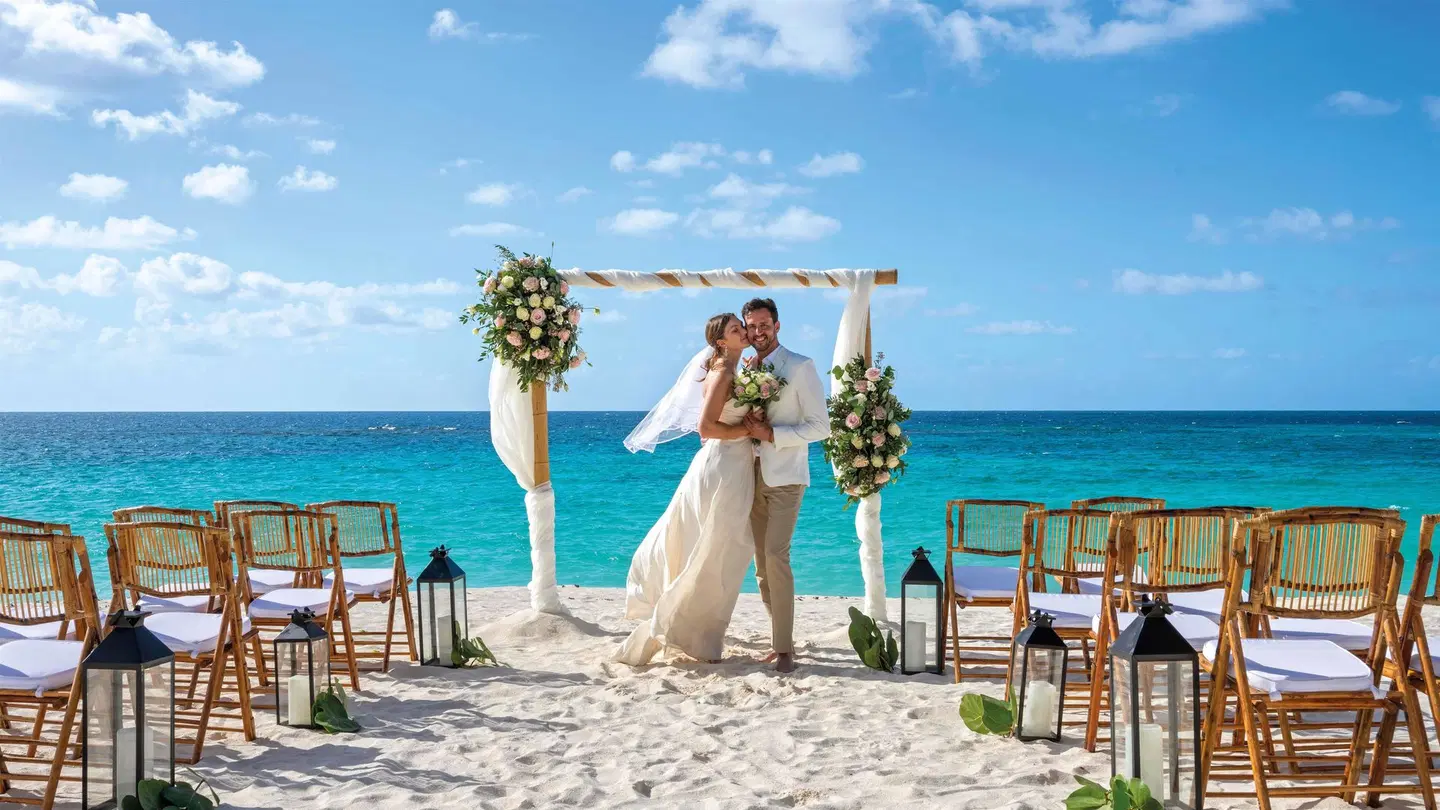 Zemi Beach House, LXR Hotels & Resorts PEOPLE