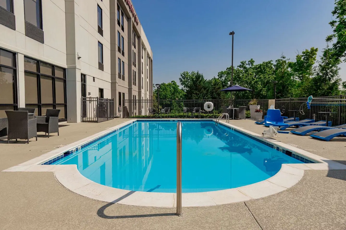 Hampton Inn Winchester N/Conference Center OUTDOOR_POOL