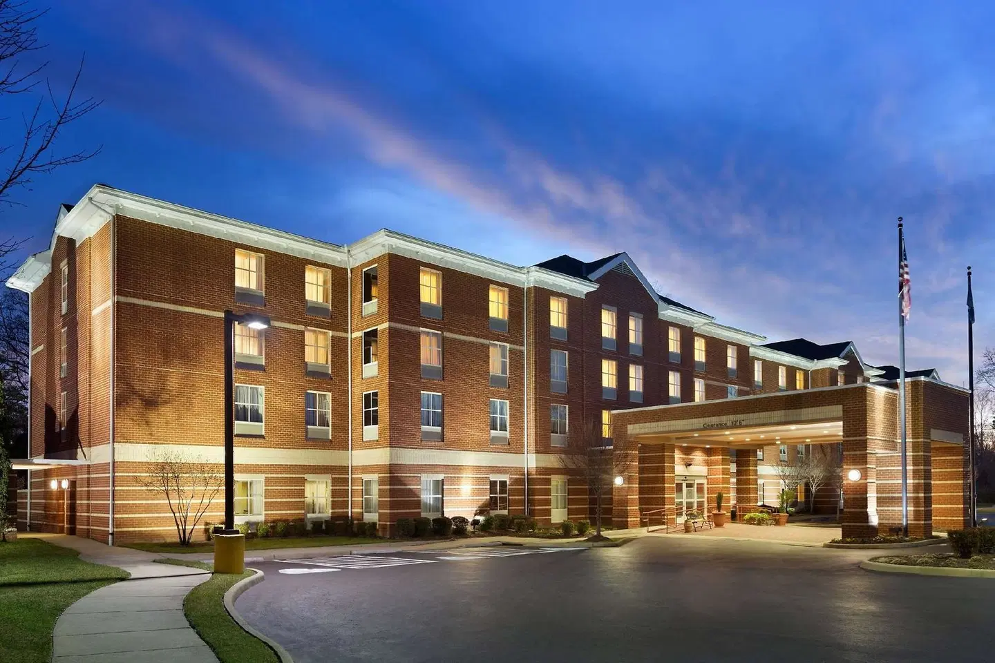 Hampton Inn & Suites Williamsburg Historic District EXTERIOR