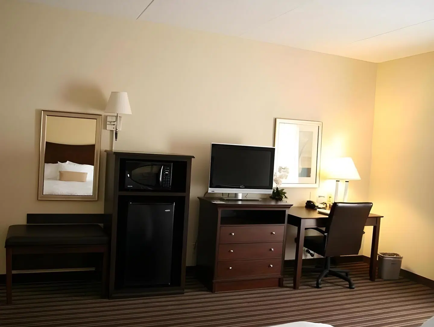 Hampton Inn Gainesville-Haymarket ROOM_EXAMPLE
