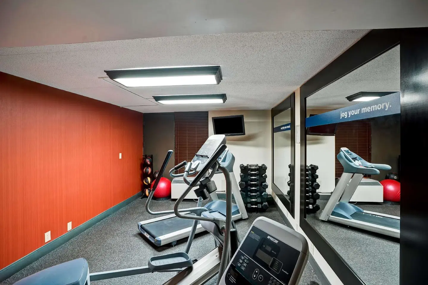 Hampton Inn Norfolk-Naval Base SPORTS_AND_LEISURE