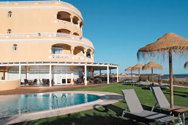 AP Oriental Beach EXTERIOR