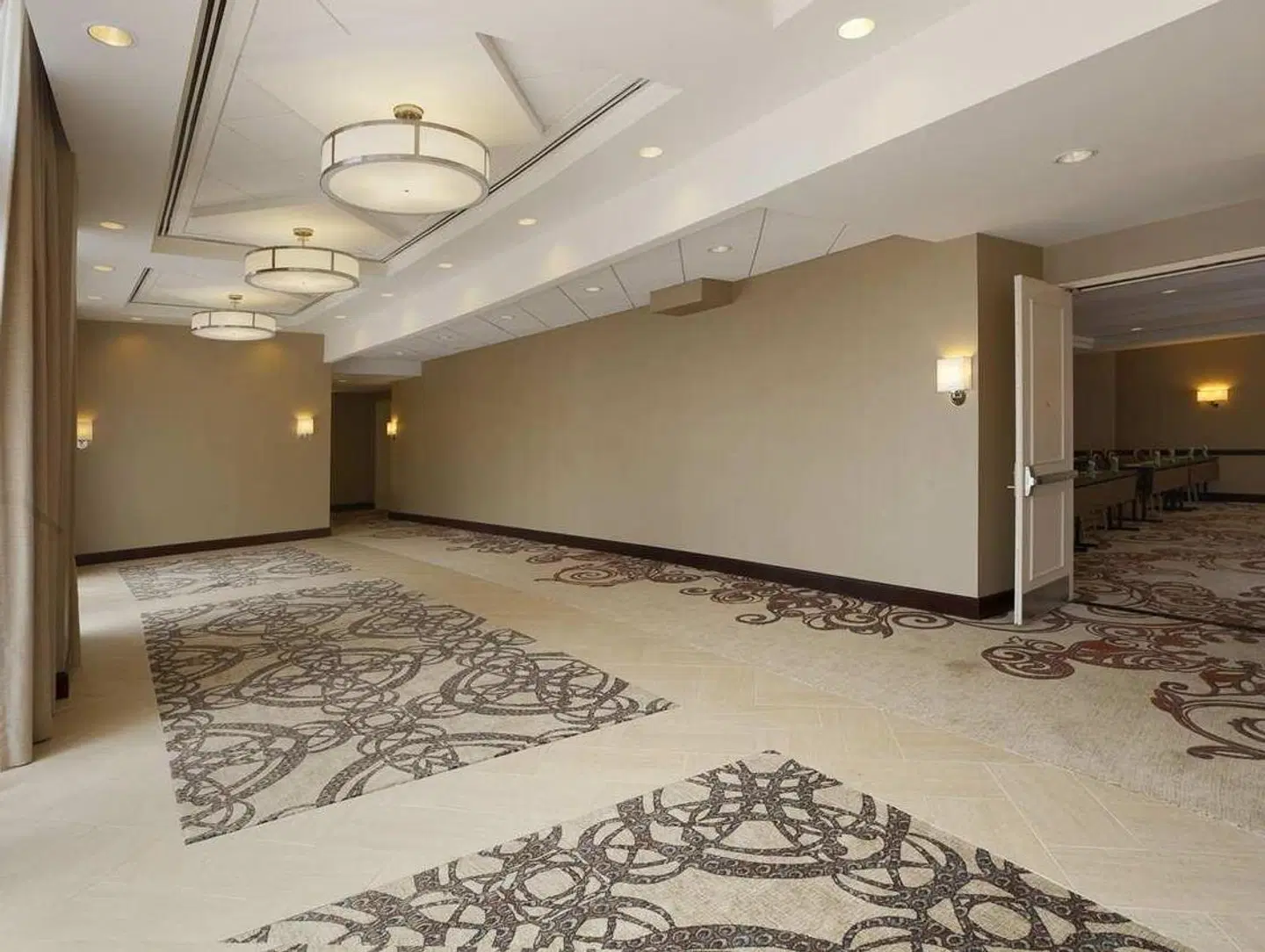 Embassy Suites by Hilton Alexandria Old Town LOUNGE_LOBBY