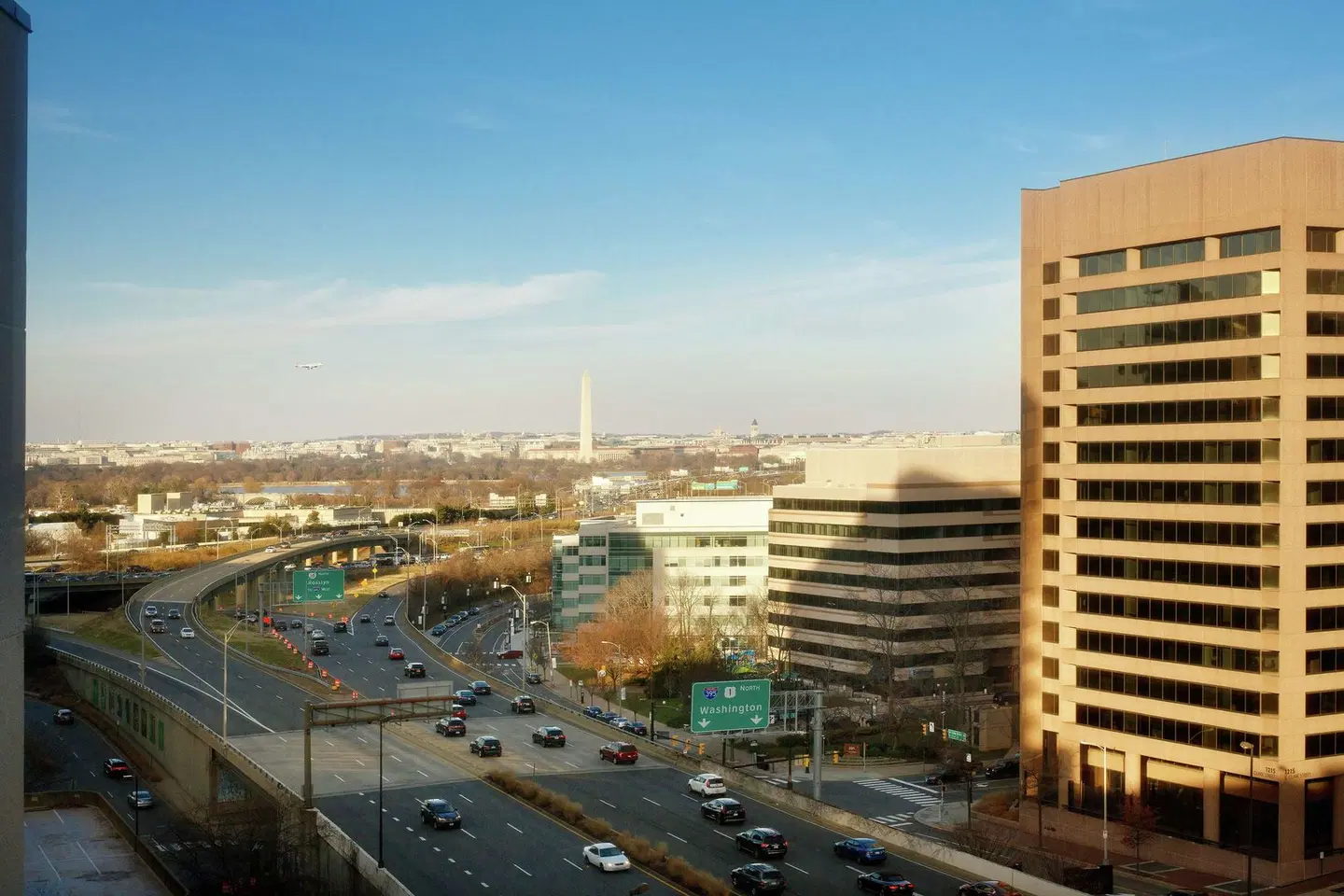 Embassy Suites by Hilton Crystal City National Airport EXTERIOR