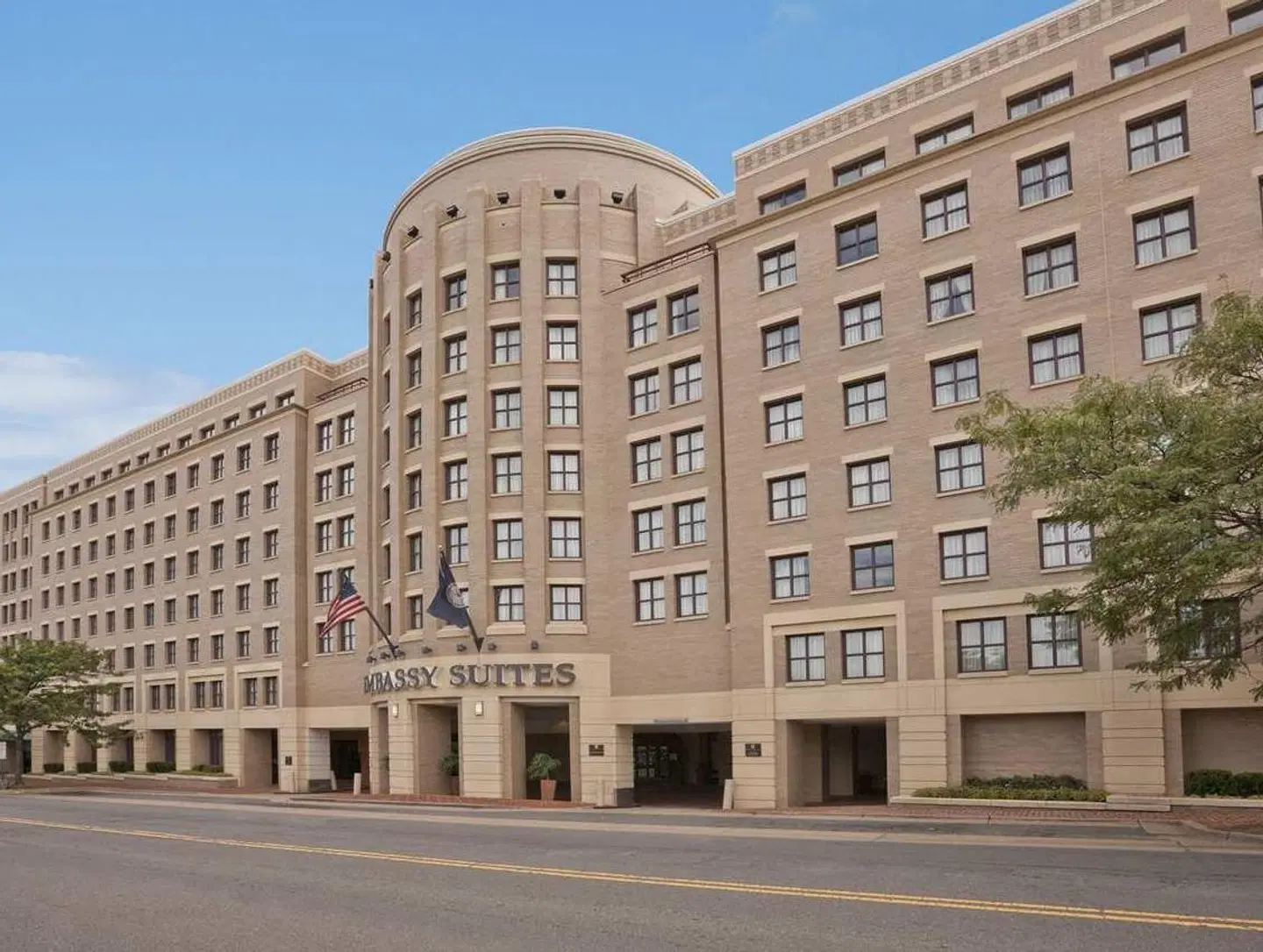 Embassy Suites by Hilton Alexandria Old Town EXTERIOR