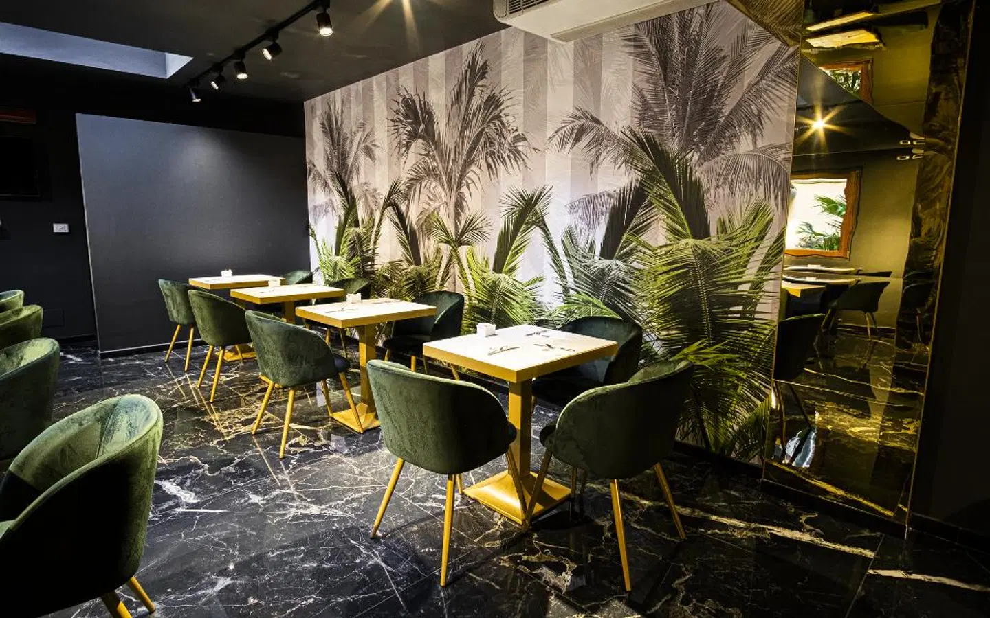 Urbani Restaurant