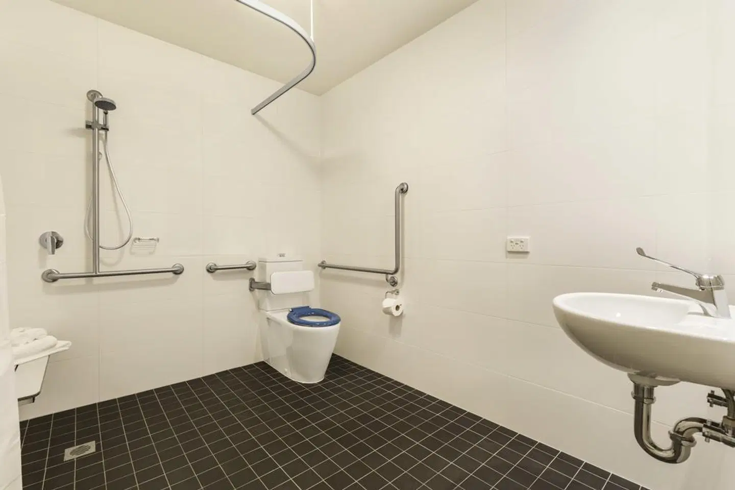 Quest Melbourne Airport Badezimmer