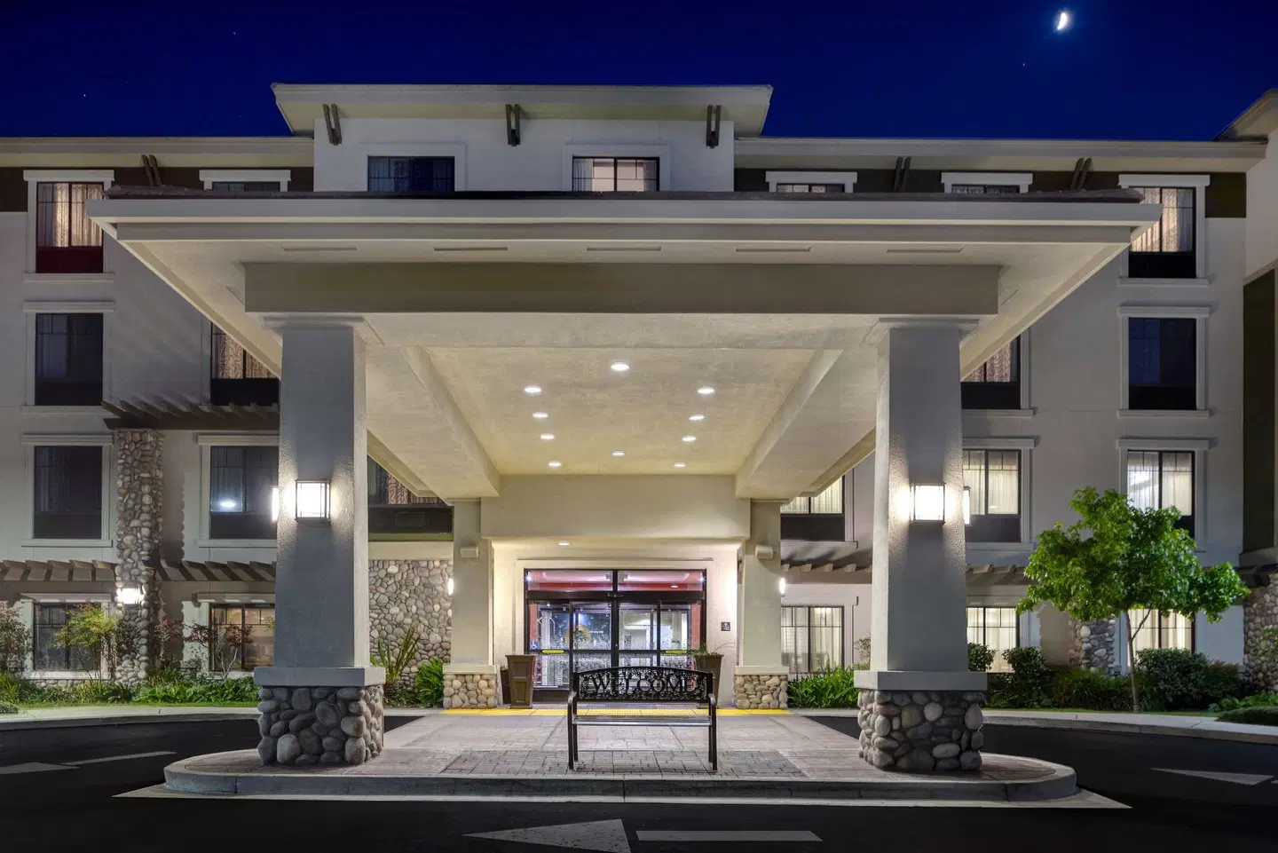 Hampton Inn & Suites San Luis Obispo EXTERIOR