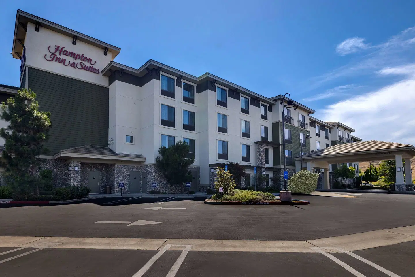 Hampton Inn & Suites San Luis Obispo EXTERIOR