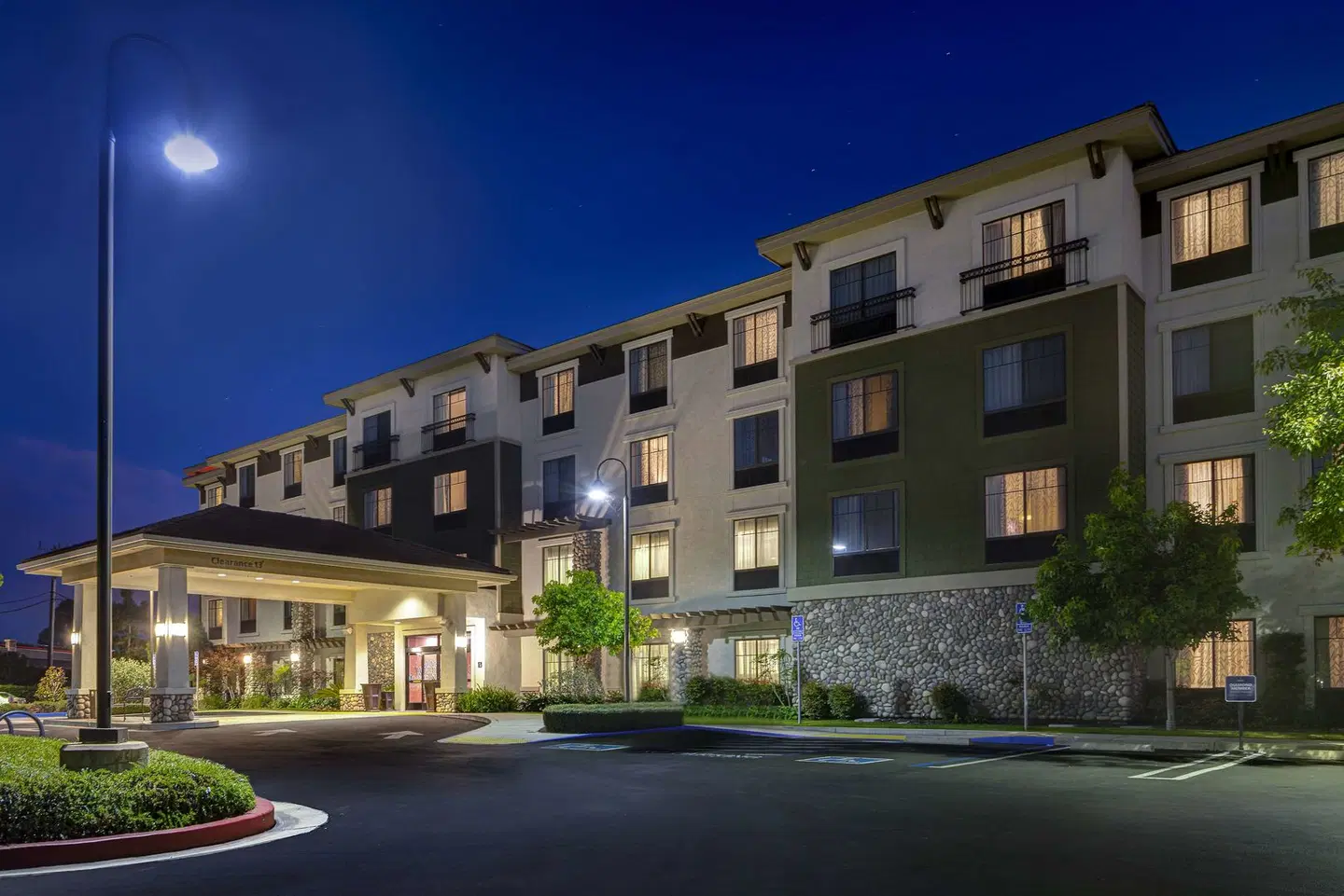 Hampton Inn & Suites San Luis Obispo EXTERIOR