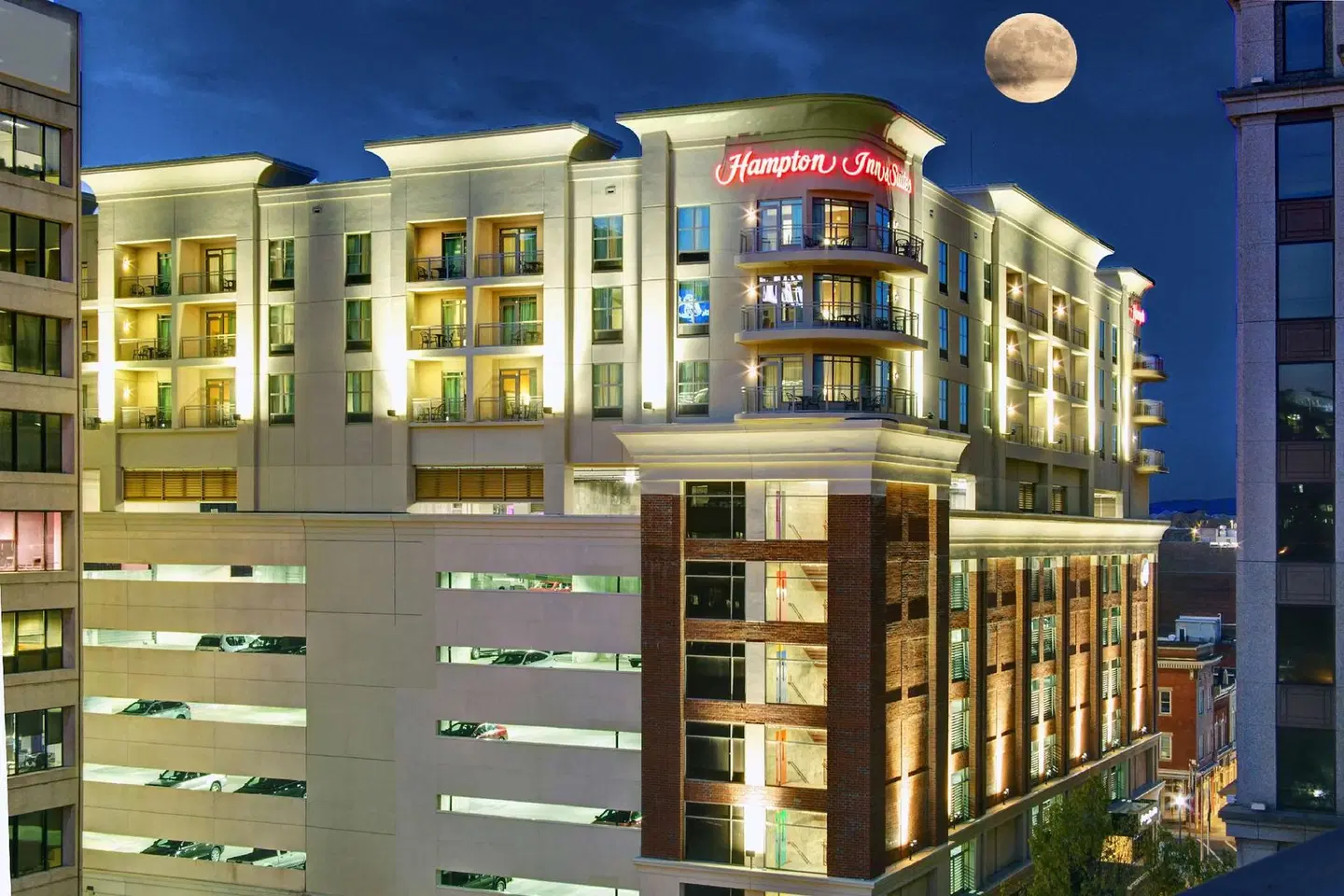 Hampton Inn & Suites Roanoke-Downtown EXTERIOR