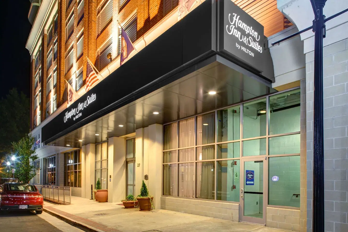Hampton Inn & Suites Roanoke-Downtown EXTERIOR
