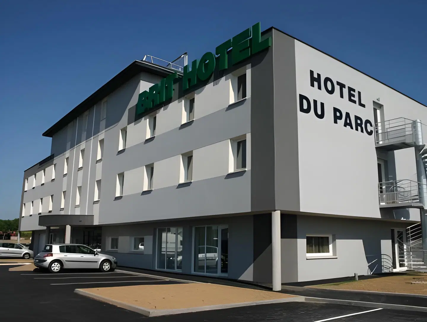 Brit Hotel Du Parc - Fougères EXTERIOR