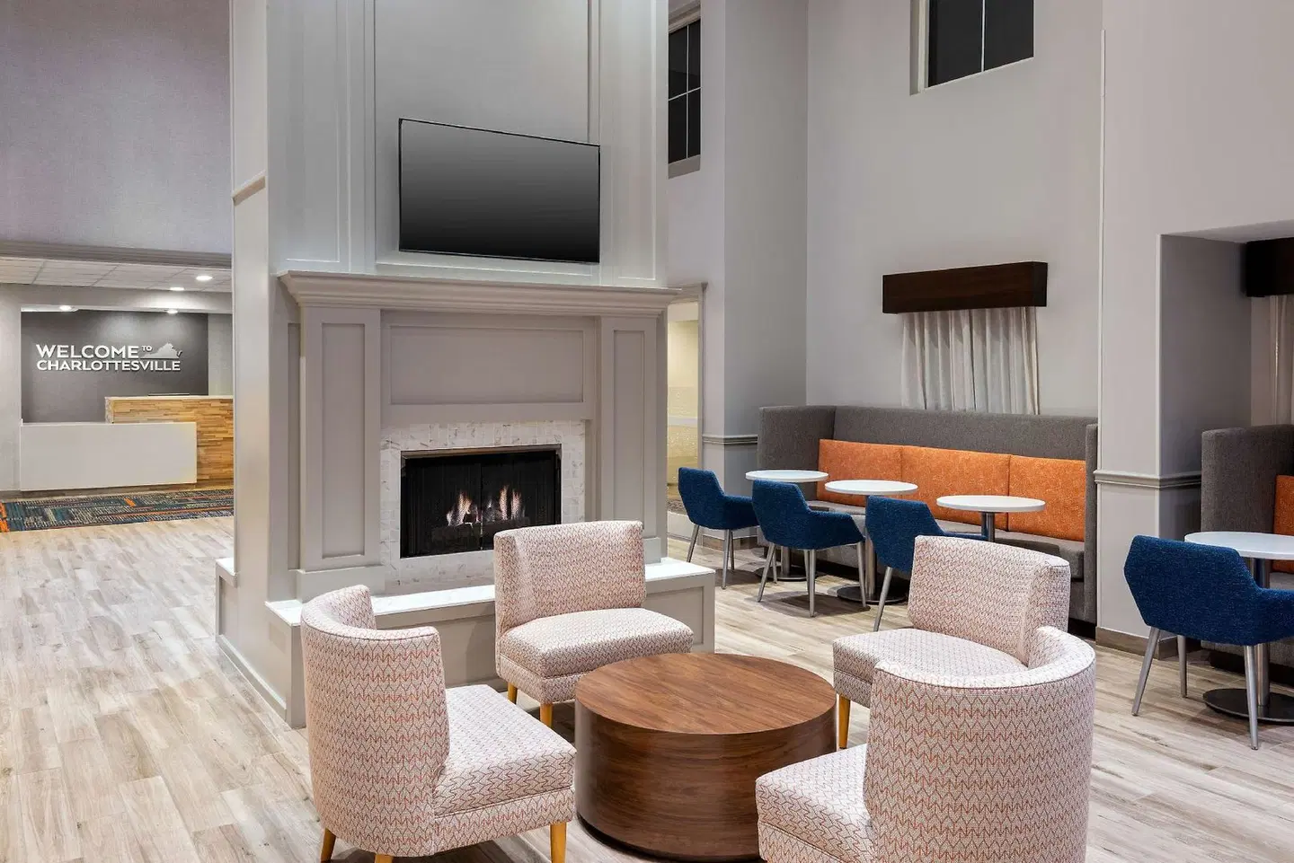 Hampton Inn & Suites Charlottesville at the University LOUNGE_LOBBY