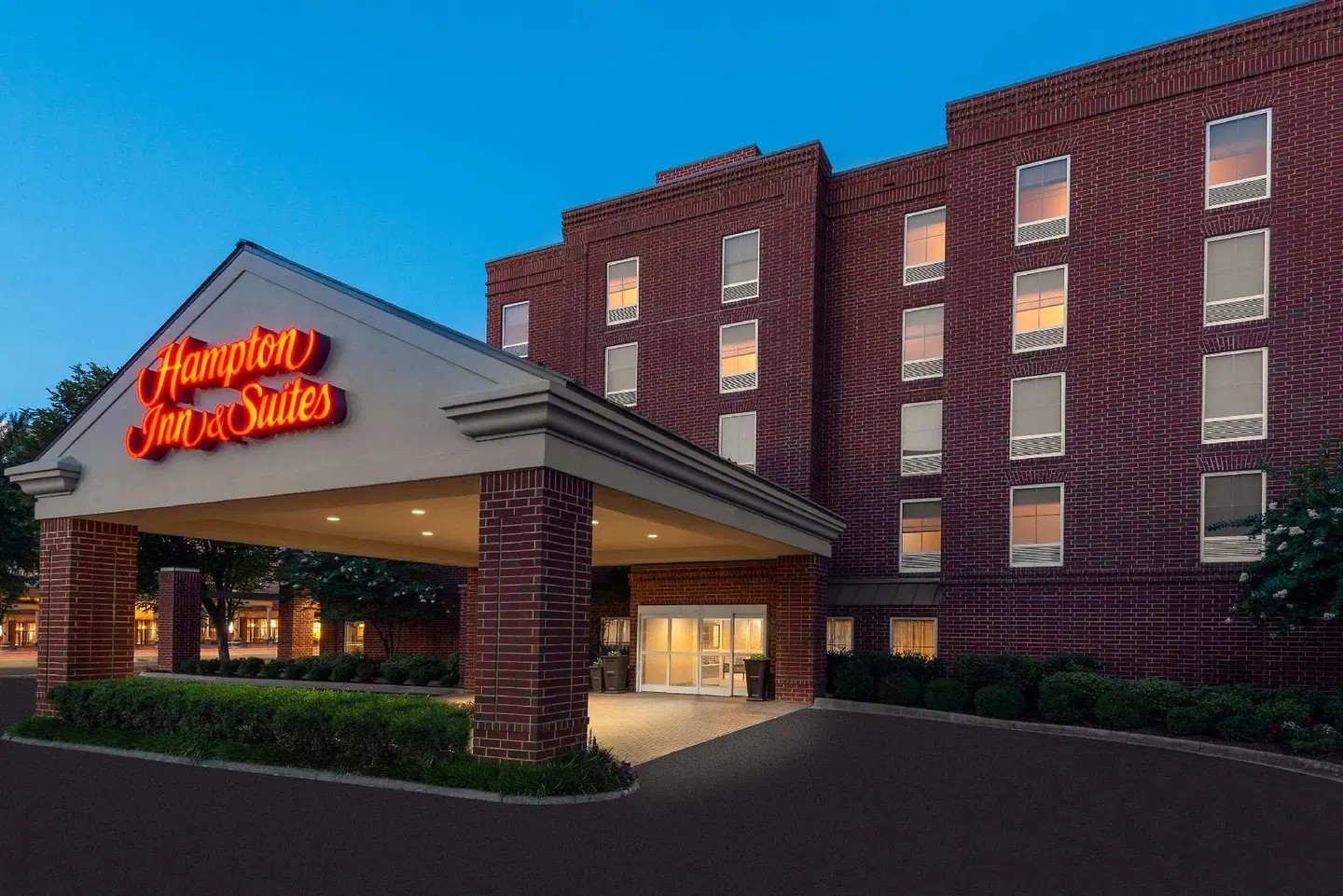 Hampton Inn & Suites Charlottesville at the University EXTERIOR