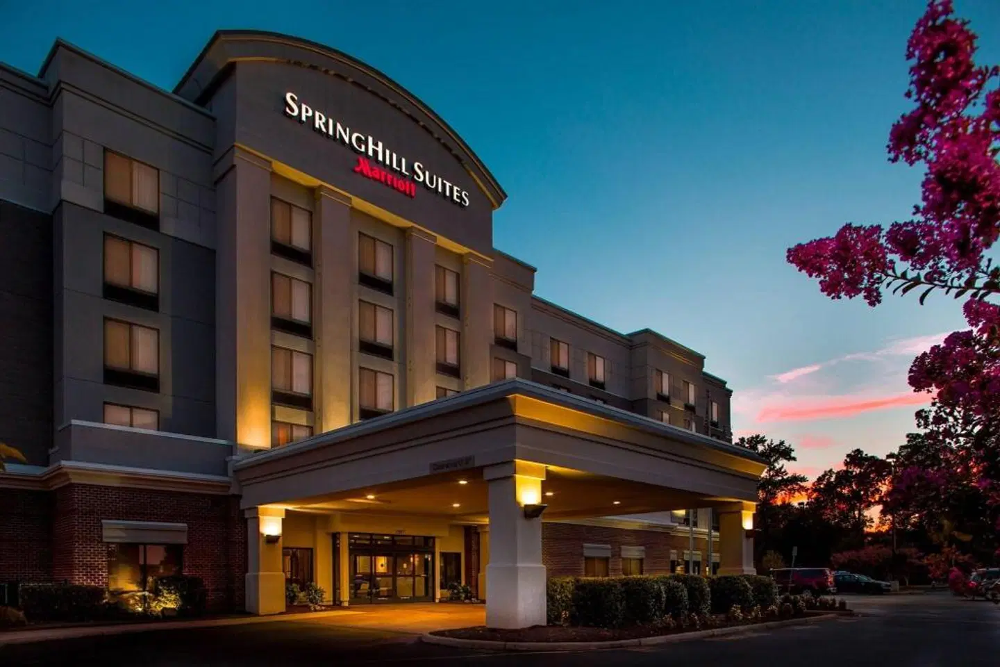 SpringHill Suites by Marriott Hampton EXTERIOR