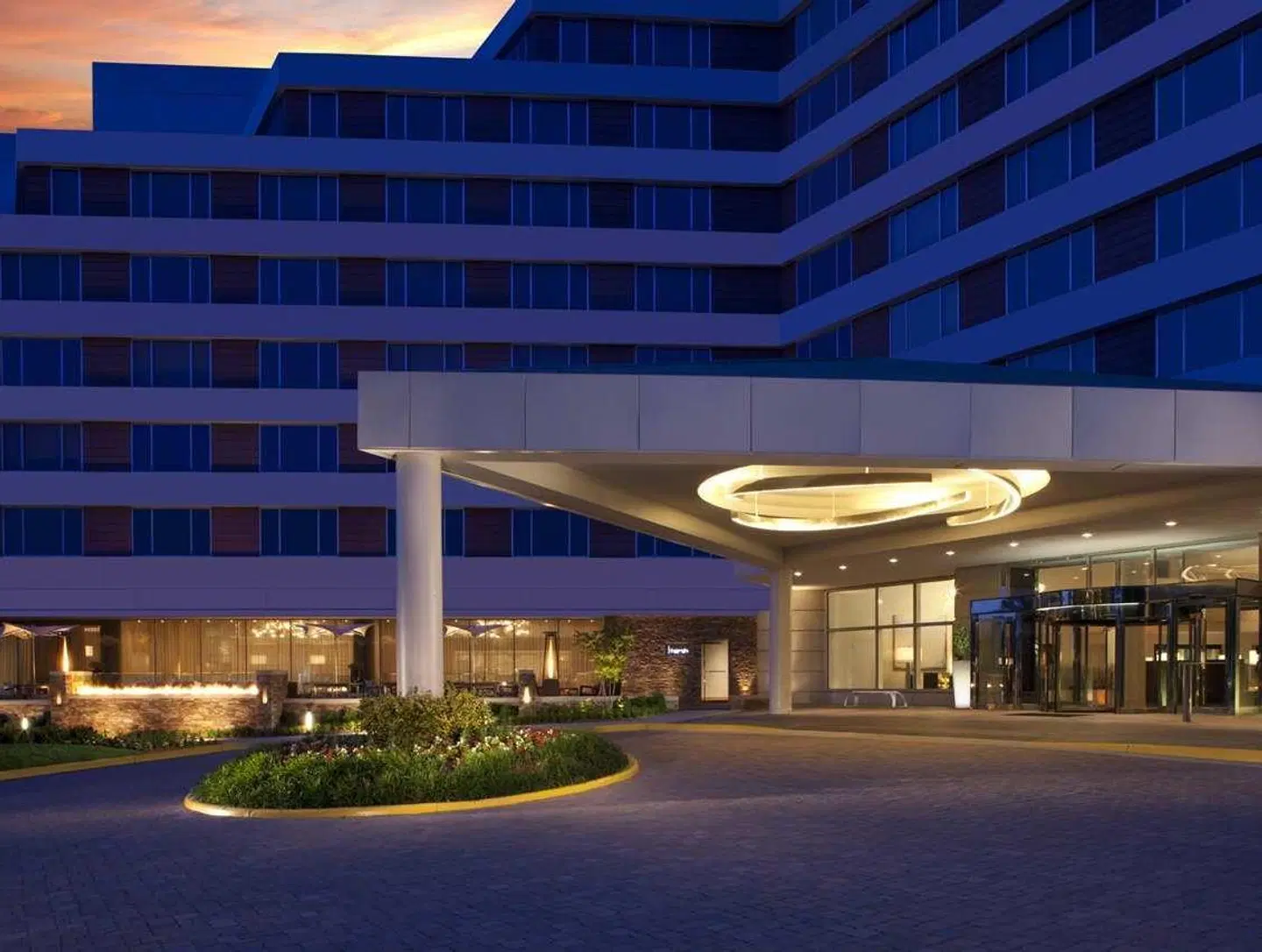 Hilton McLean Tysons Corner EXTERIOR