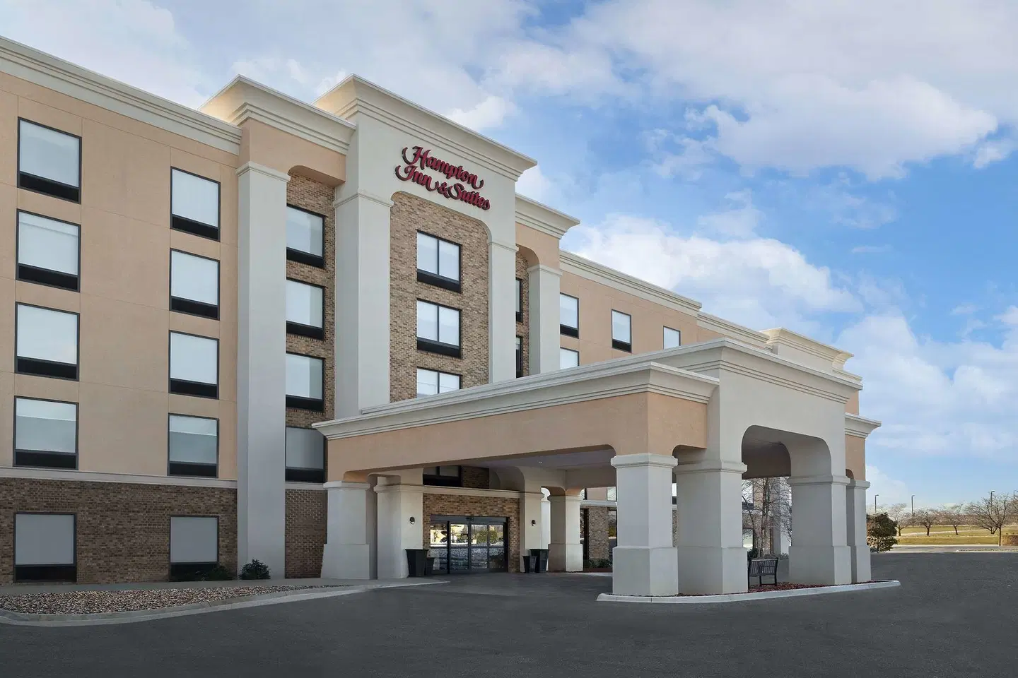 Hampton Inn & Suites Lynchburg EXTERIOR
