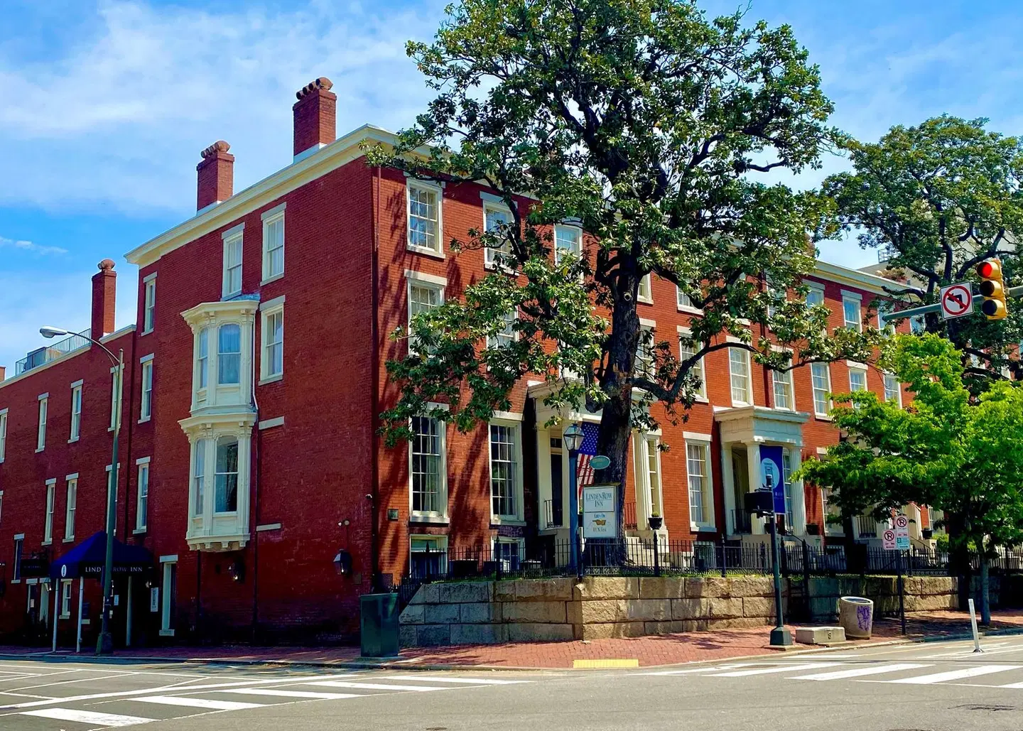 Linden Row Inn EXTERIOR