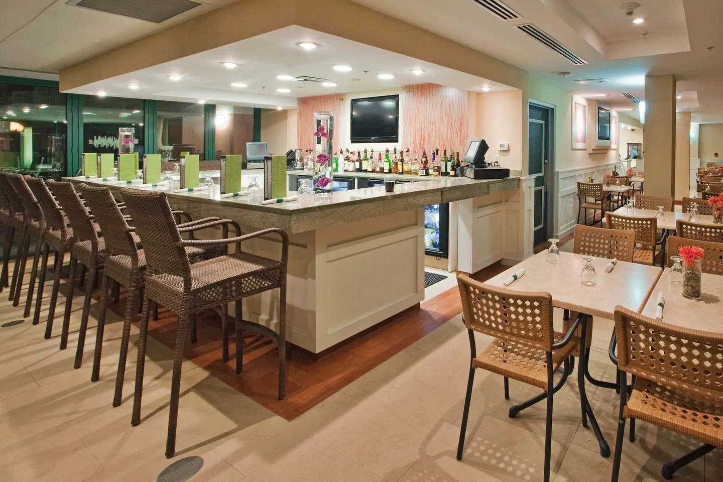 Holiday Inn & Suites Virginia Beach - North Beach by IHG Bar