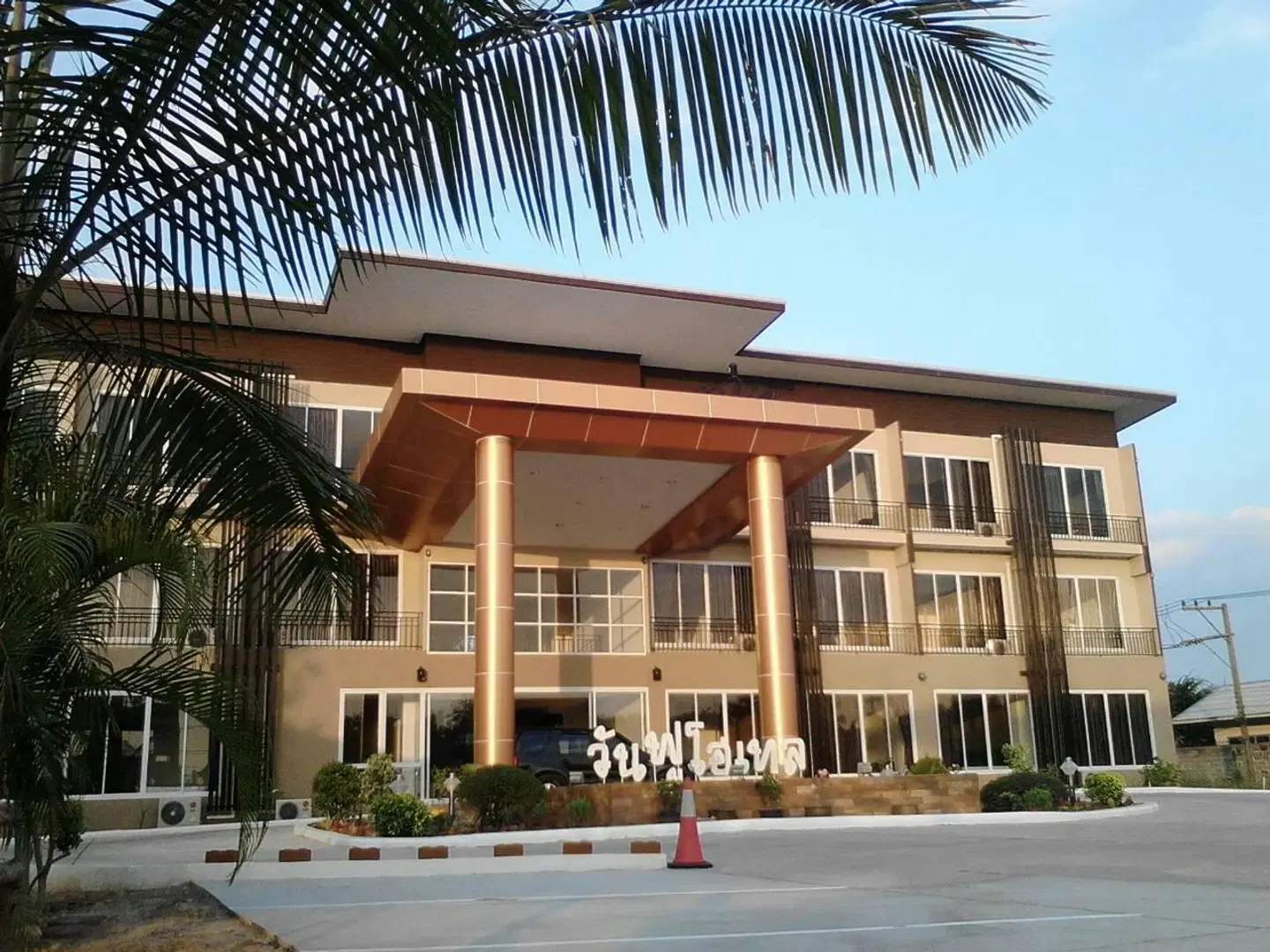 One Fu Hotel EXTERIOR
