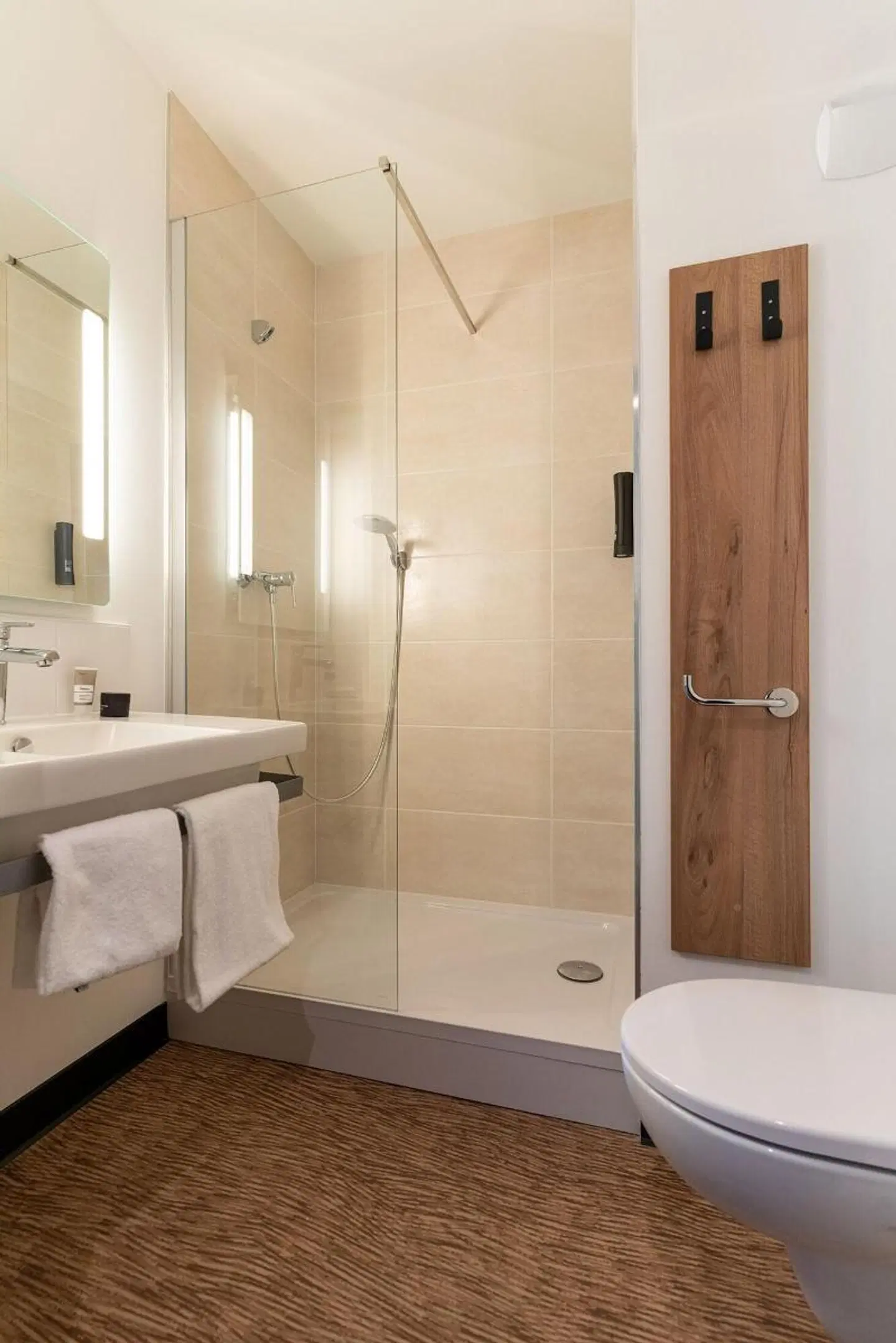 B&B Hotel Poitiers Aeroport Badezimmer