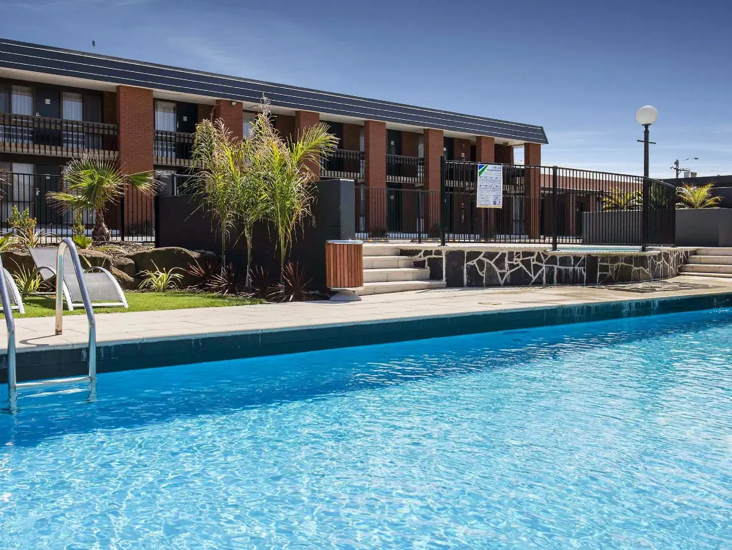 Mid City Motel Warrnambool OUTDOOR_POOL