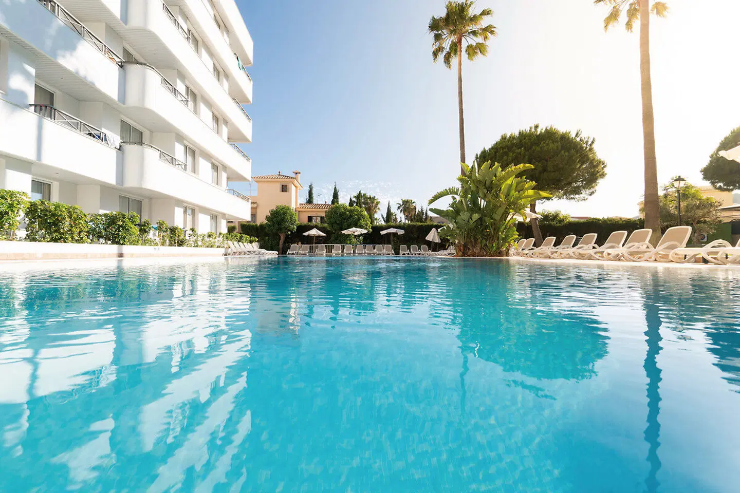 Tropicana OUTDOOR_POOL